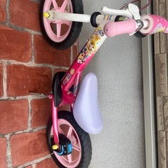 ディズニープリンセス　キックバイクの画像