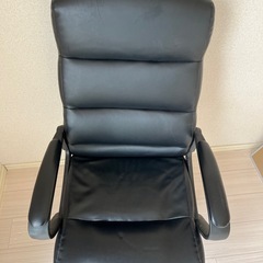 ニトリ　黒いオフィスチェア の画像