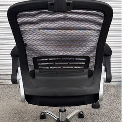 オフィスチェア（メッシュタイプ・ヘッドレスト付き）の画像