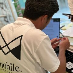 ＼ ノルマなし×駅チカ1分×週休2日シフト制／ スマホ修理＆ご案内で手に職！店長候補も✨の画像