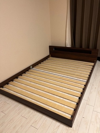 ダブルベッド マットレス付 棚 コンセント付 ブラウン(自社便は10km以内無料、それ以降1km150円になります！)「住所:茨城県古河市です。