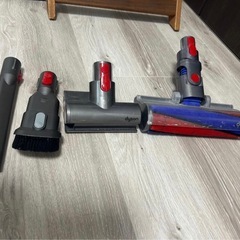 Dyson V7クリーナー＋スタンド＋ヘッドクリーナー4種類付き！！の画像