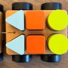 ★IKEA★クレーン車　木のおもちゃの画像