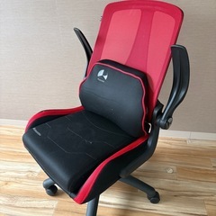 【現地引取限定】ゲーミングチェア【バウヒュッテ】の画像