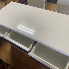 カウンターバーイス二脚の画像