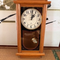 振り子時計の画像