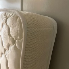ダブルベッドのマットレスの画像