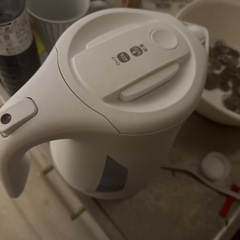 冷蔵庫電子レンジ机洗濯機ケトルの画像