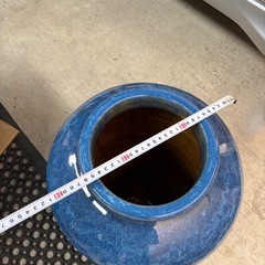 大きな壺の画像