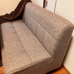 カバー付き2人掛けソファの画像