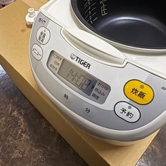 内釜綺麗！！TIGER 5・5号炊き  炊飯器の画像