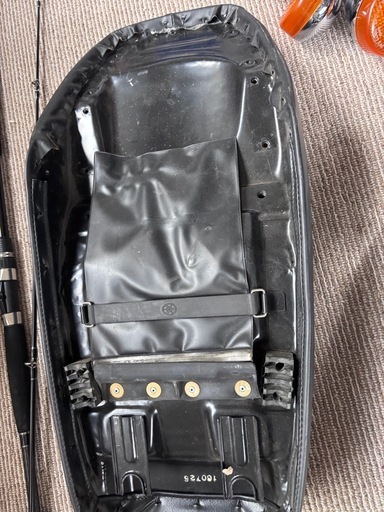 sr400 純正部品　ハンドル、シートなど