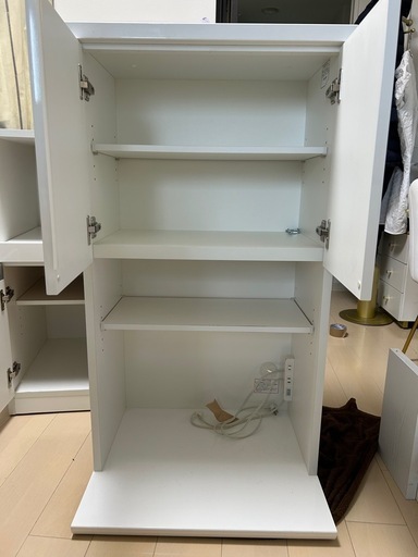 再再値下げ！！コンセント3つ付き、食器棚