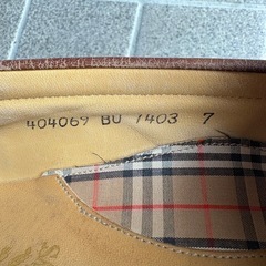 Burberryローファーの画像