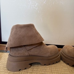 女性用ニュートラルタンカラーの靴の画像