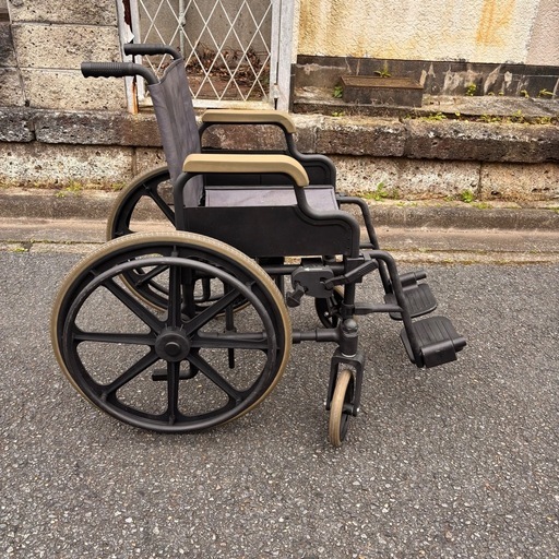 折りたたみ車椅子◇自走式◇防水樹脂製◇24インチ