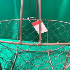 ワイヤーバスケット（横27ｃｍ、取手除く高さ12ｃｍ）の画像