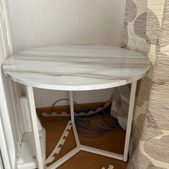 サイドテーブルの画像