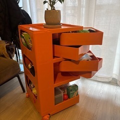 オレンジシェルフの画像