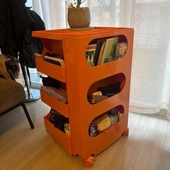 オレンジシェルフの画像