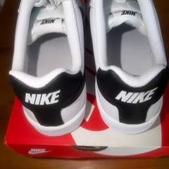 NIKEコートローヤル
の画像