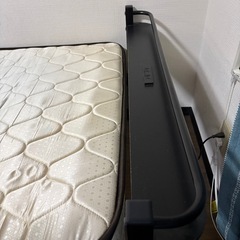 コンセントあり！！フレームとマットレスの画像