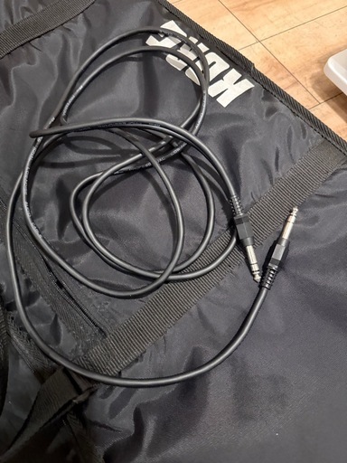 ≪12000円≫【訳あり】KORG TRITON シンセサイザー｜ケース付き｜電源コードなし｜動作未確認