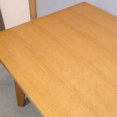 人気のunico(ウニコ)のCORSOシリーズ ダイニングテーブルです。オーク材のナチュラル感と圧迫感の少ないシンプルなデザインはカジュアルなインテリアのアクセントにもなる食卓テーブル♪の画像