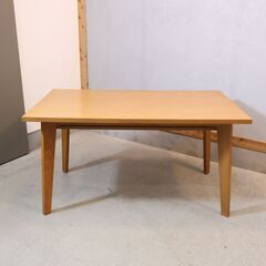 人気のunico(ウニコ)のCORSOシリーズ ダイニングテーブルです。オーク材のナチュラル感と圧迫感の少ないシンプルなデザインはカジュアルなインテリアのアクセントにもなる食卓テーブル♪の画像