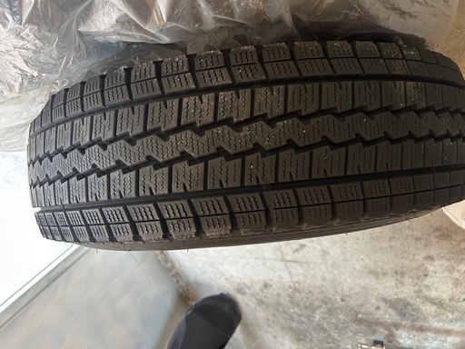 ハイエース195/80R15のタイヤと15インチホイールセット
