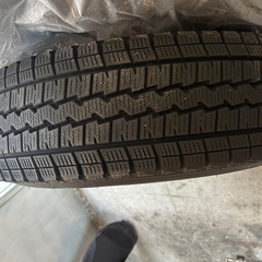 ハイエース195/80R15のタイヤと15インチホイールセットの画像