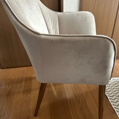 東京インテリア家具オリジナル ベージュ アームチェア モダン デザインの画像