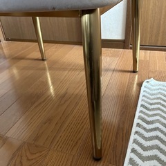 東京インテリア家具オリジナル ベージュ アームチェア モダン デザインの画像