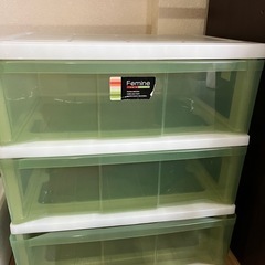 衣装ケース2つの画像