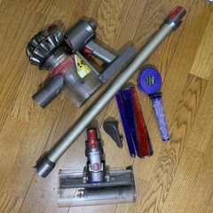 Dyson ダイソン コードレスクリーナー 掃除機 V8スタンド付きの画像