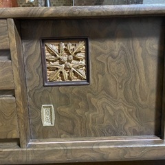 昭和レトロな飾り棚の画像