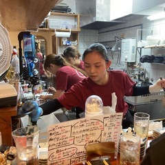 アットホームな立ち飲み店で店長のお手伝いの画像