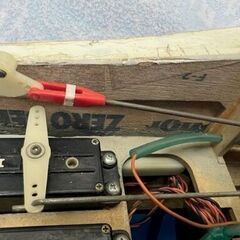 ZEROSEN ゼロセン 模型 ラジコン 飛行機本体のみ 105 破損個所有 寸法約幅1330mm×長さ1000mm ジャンクUSED品現状にて 引取のみの画像