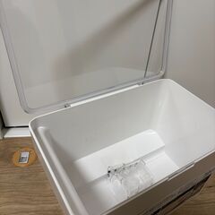 新品！山崎実業(towerシリーズi) 密閉 シンク下 米びつ  計量カップ 付き　差し上げますの画像