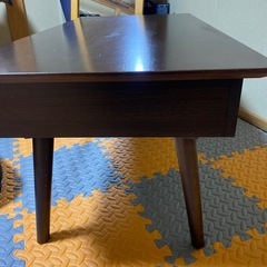引き出し付き 机の画像