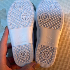 新品未使用　上履き　ホワイト　16cmの画像