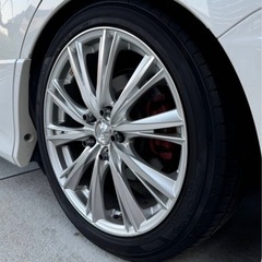 18インチタイヤ(9割)、ホイールの画像