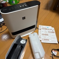 シャープ 加湿 セラミックヒーター HX-SK12-W 足元ロング温風 プラズマクラスター フィルターの画像