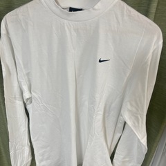 NIKE ナイキ 長袖Tシャツ ロンT ホワイト ワンポイントロゴの画像