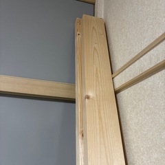 ベニア板４枚と木材4本と防音パネルの画像