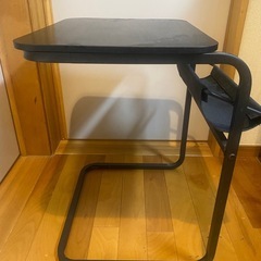 サイドテーブル　IKEAの画像