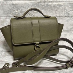 カーキ　ショルダーバッグ　ハンドバッグの画像
