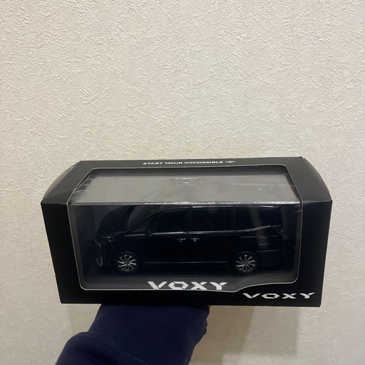 1/30スケールのブラックVoxyモデルカー