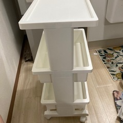 ホワイトカラー 収納キャスター(１つは受付終了)の画像