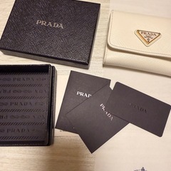 新品PRADA三つ折り財布の画像